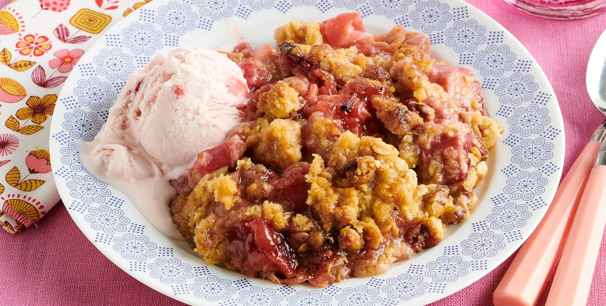 Bake Rhubarb Crisp Year-Round: Easy Recipe for Fresh or Frozen